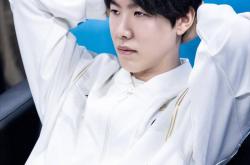 包含Rookie爆冷击败MAD，突破纪录引爆全场！的词条