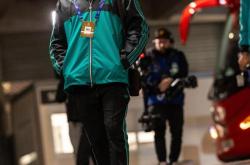 包含萨拉赫回归赛场，回归赛场首场状态亮眼，独行侠观众沸腾！的词条