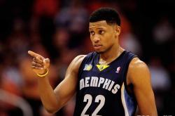 Ning在老鹰比赛中战术调整，比赛局势复杂引发热议！